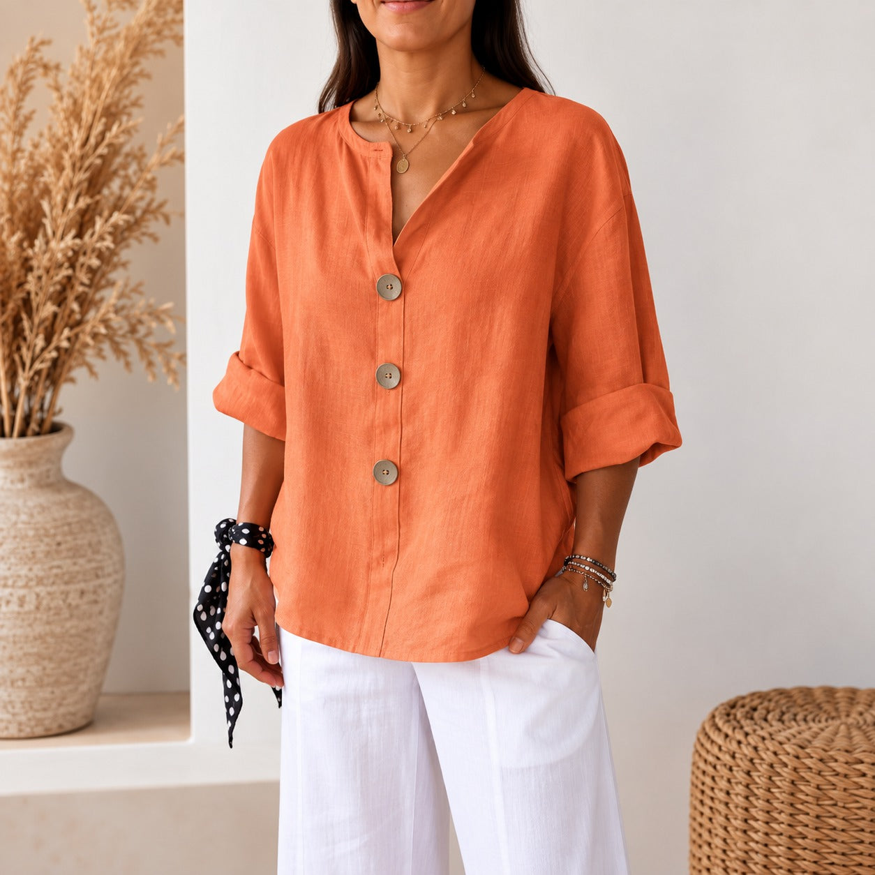 Blusa Avelora™ com Modelagem Solta, Botões Frontais e Caimento Leve