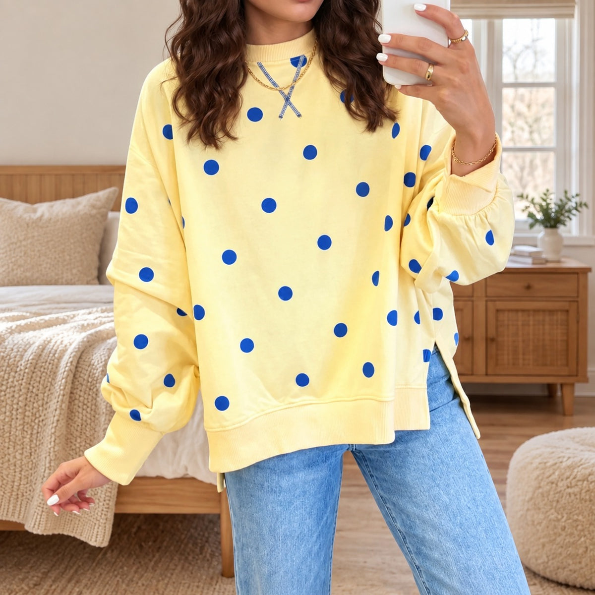 Blusa Valine™ com Estampa de Poás contrastantes, Modelagem Ampla e Barra Assimétrica