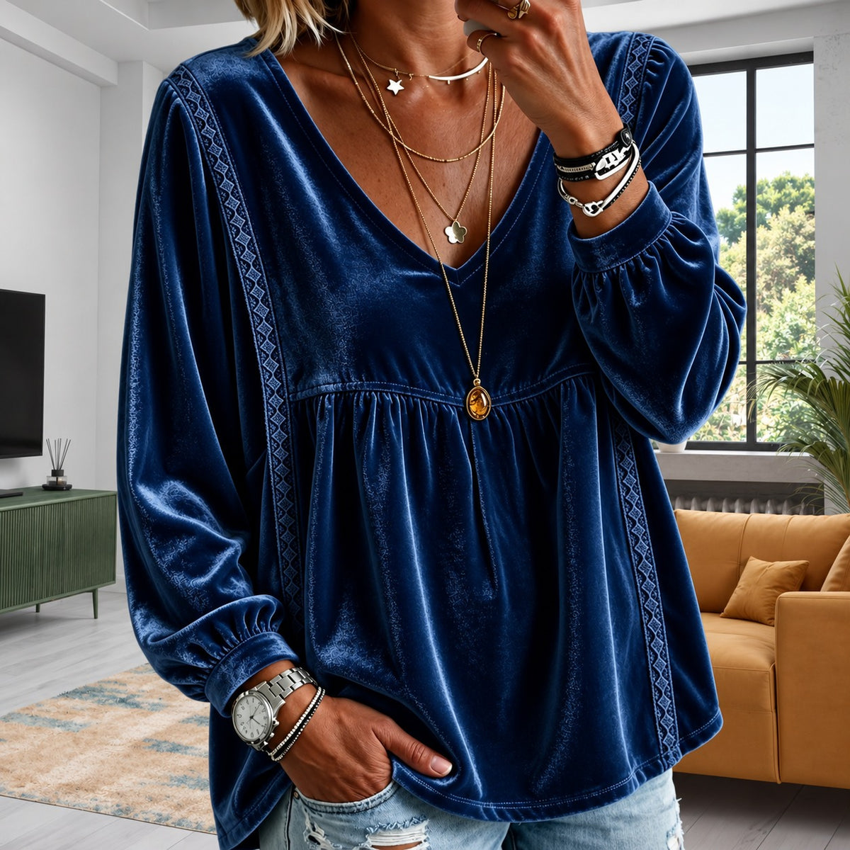 Blusa Stefania™ com Decote V e Detalhes Geométricos / Feminilidade em Linhas Delicadas