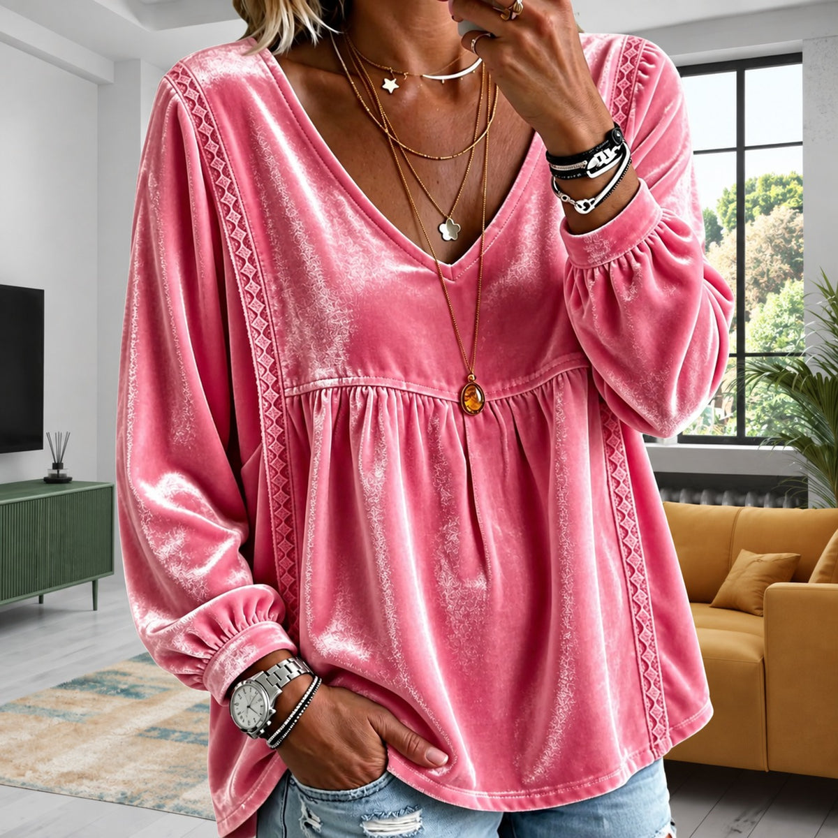 Blusa Stefania™ com Decote V e Detalhes Geométricos / Feminilidade em Linhas Delicadas