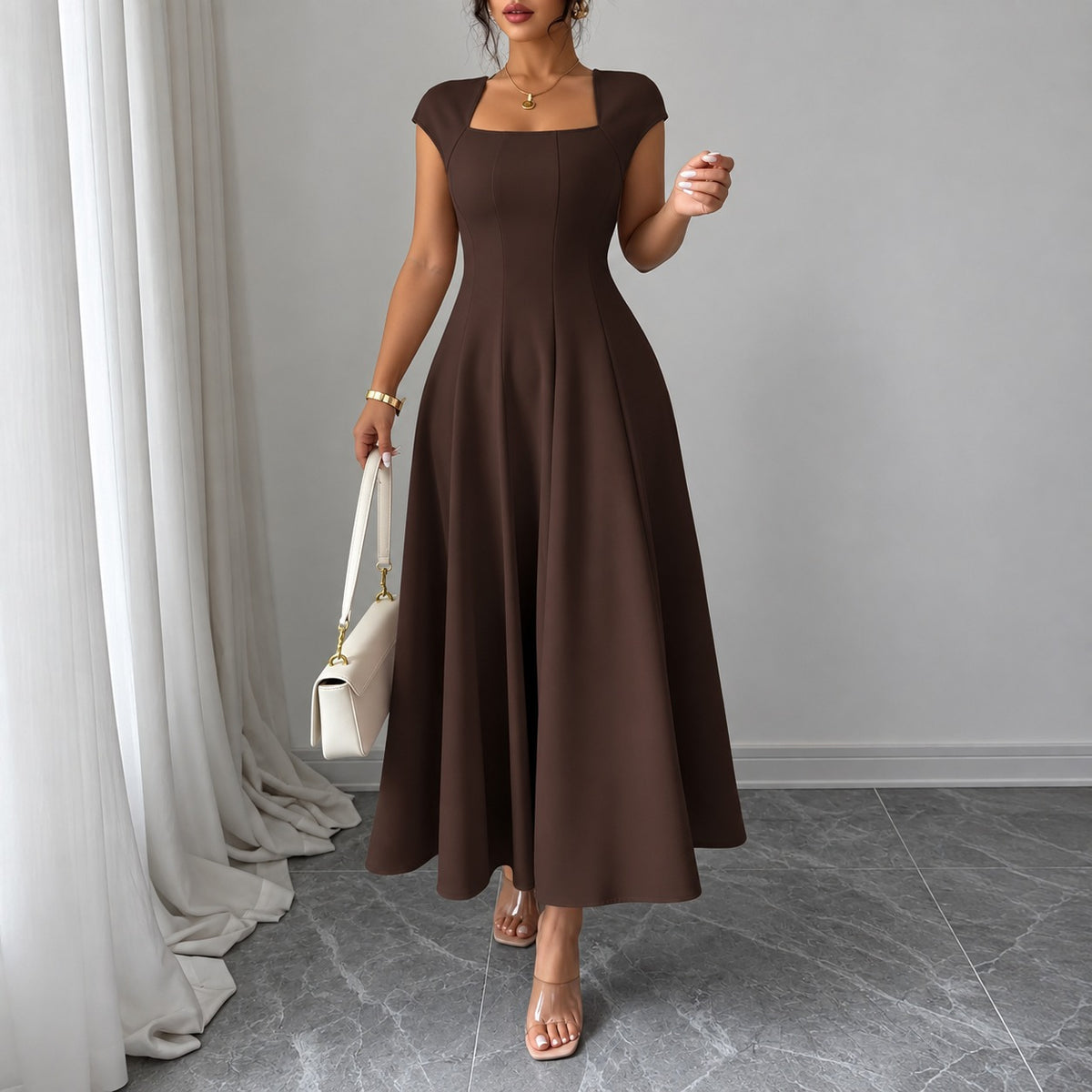 Vestido Eloara™ com Decote Quadrado e Saia Evasê / Uma Silhueta Clássica que Valoriza as Proporções