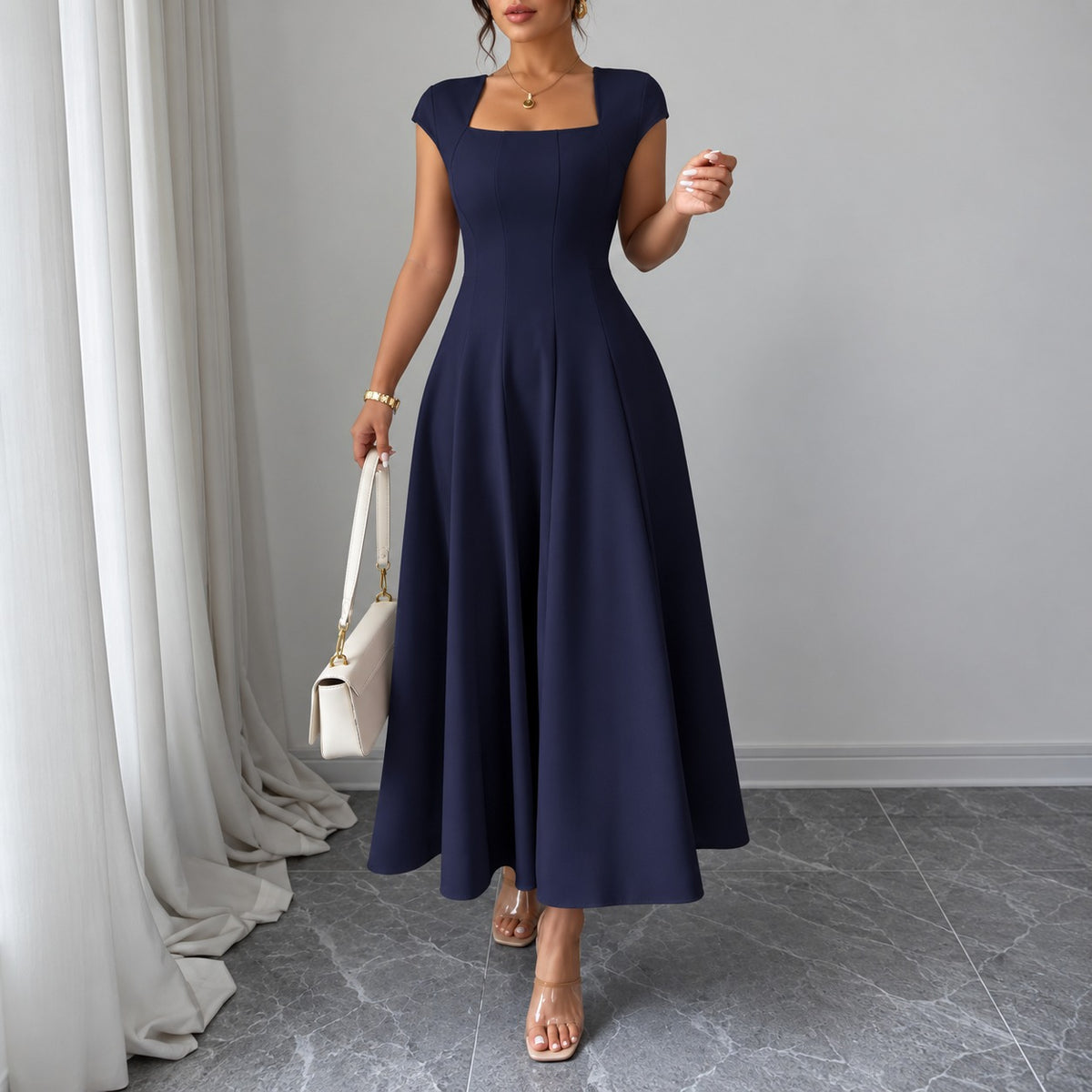 Vestido Eloara™ com Decote Quadrado e Saia Evasê / Uma Silhueta Clássica que Valoriza as Proporções