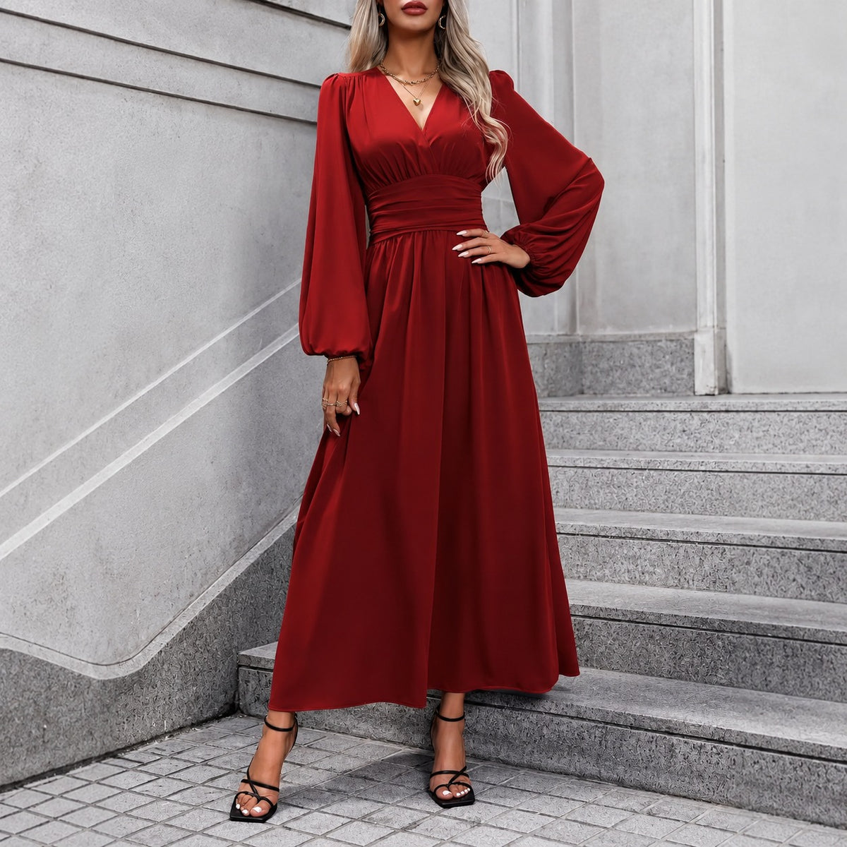 Vestido Lorena™ com Cintura Drapeada e Mangas Bufantes / Detalhes Que Trazem Elegância à Silhueta