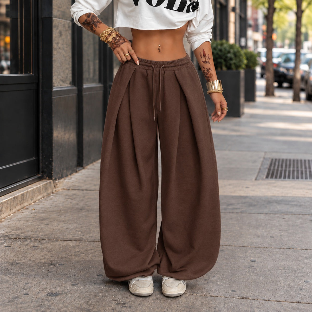 Calça Vanna™ com Modelagem Ampla e Cós Elástico / Atitude E Conforto Em Uma Proposta Moderna