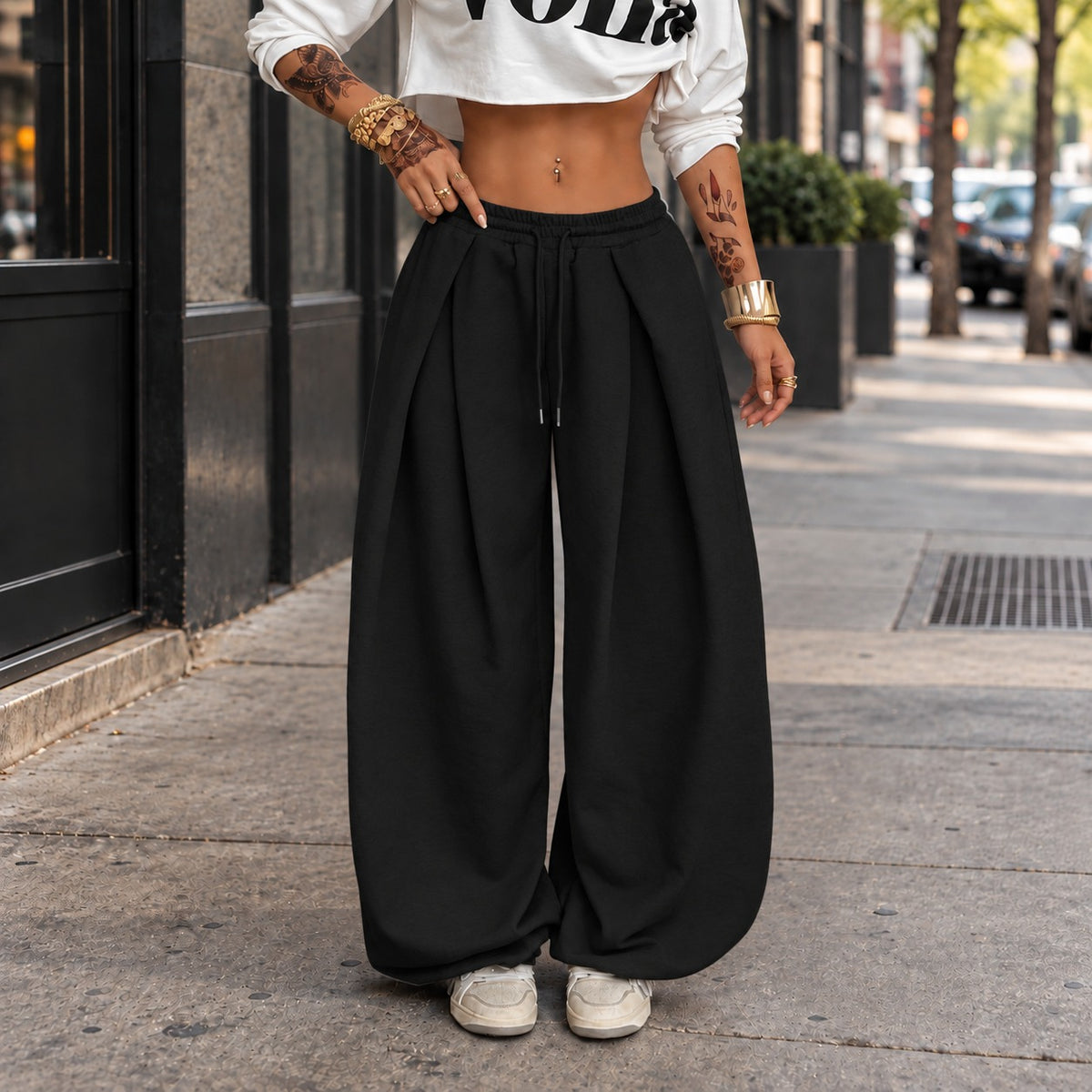 Calça Vanna™ com Modelagem Ampla e Cós Elástico / Atitude E Conforto Em Uma Proposta Moderna