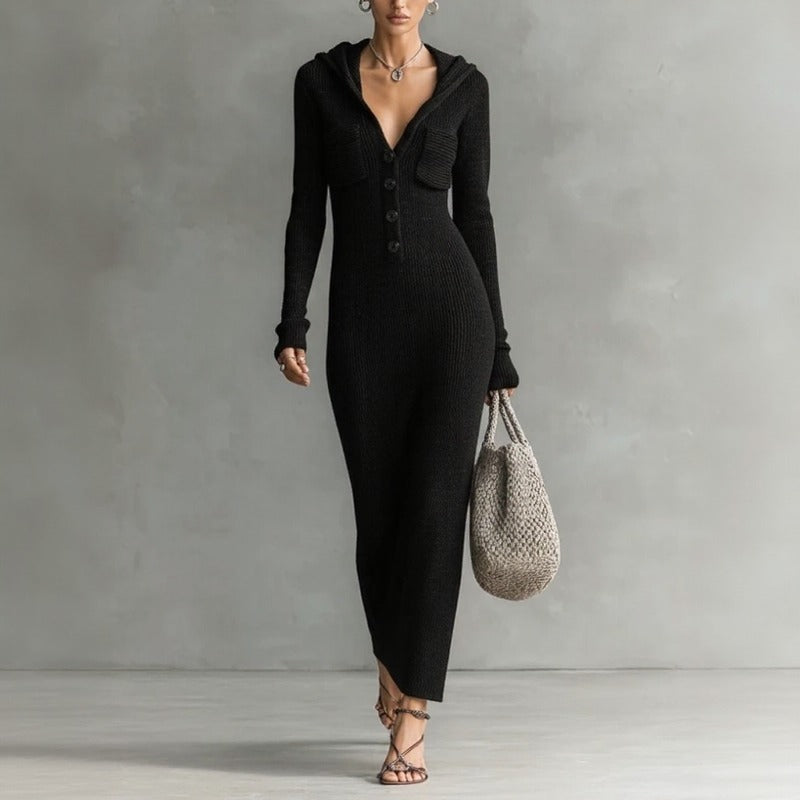 Vestido Noemi™ em Malha Canelada com Capuz e Botões Frontais Chiques / Uma Linha Alongada Que Valoriza as Curvas com Elegância e Naturalidade