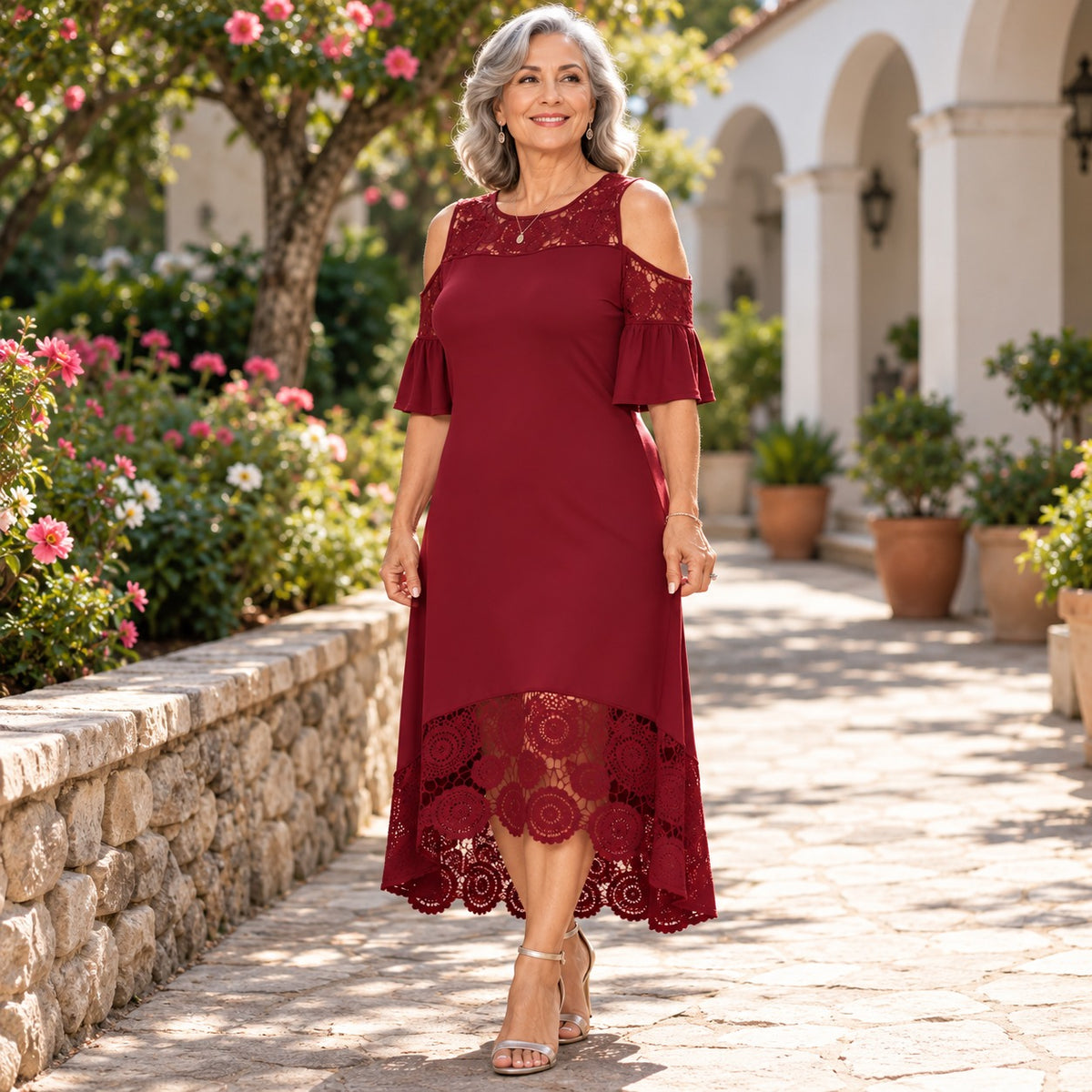 Vestido Caterina™ com Detalhes em Renda, Ombros Vazados e Barra Assimétrica