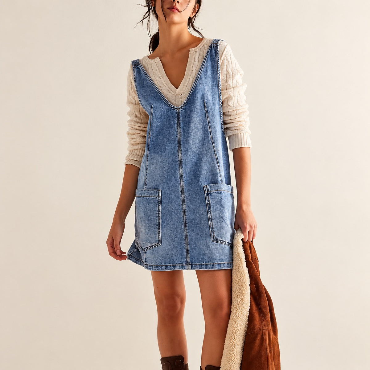 Vestido Mirela™ Jeans com Decote V Profundo Alças Ajustáveis e Costas Abertas