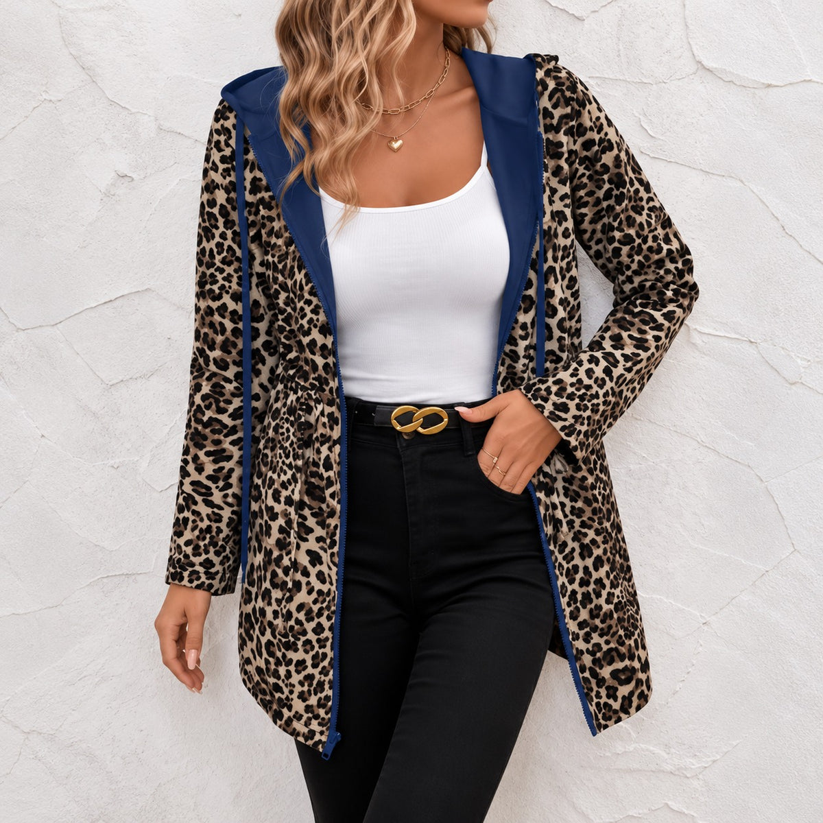 Jaqueta Reversível Leona™ com Estampa Animal Print, Capuz e Cintura Ajustável
