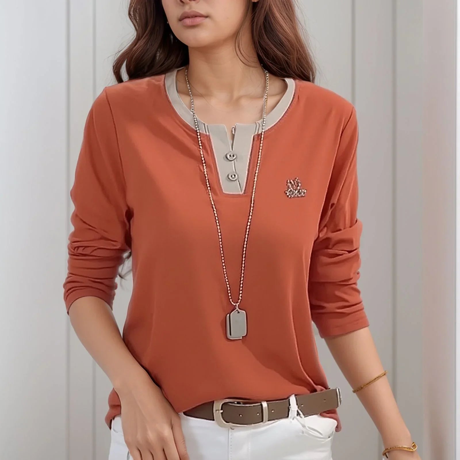[COMPRE 1 E LEVE 3] Blusa Alícia™ em Moletinho Suave com Bordado Delicado / Conforto Chique e Toque de Elegância no Seu Dia a Dia!