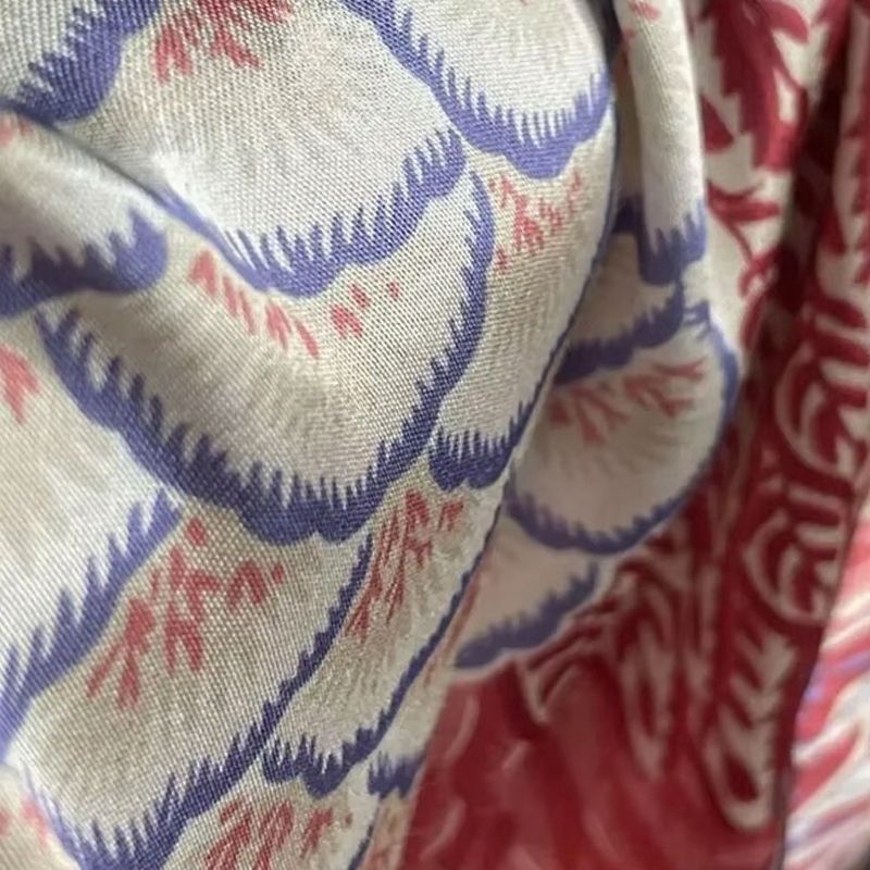 Conjunto Sakura™ em Cetim Premium com Blusa Kimono e Saia Longa Estampada /  Feminilidade Sofisticada que Brilha em Qualquer Ocasião!