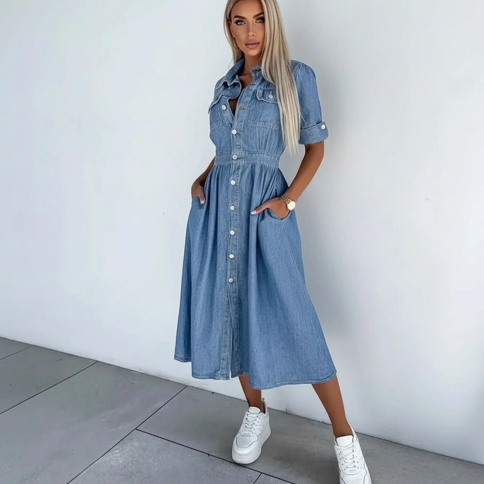 Vestido Antonelly™ em Jeans Leve com Cintura Marcada e Botões Frontais