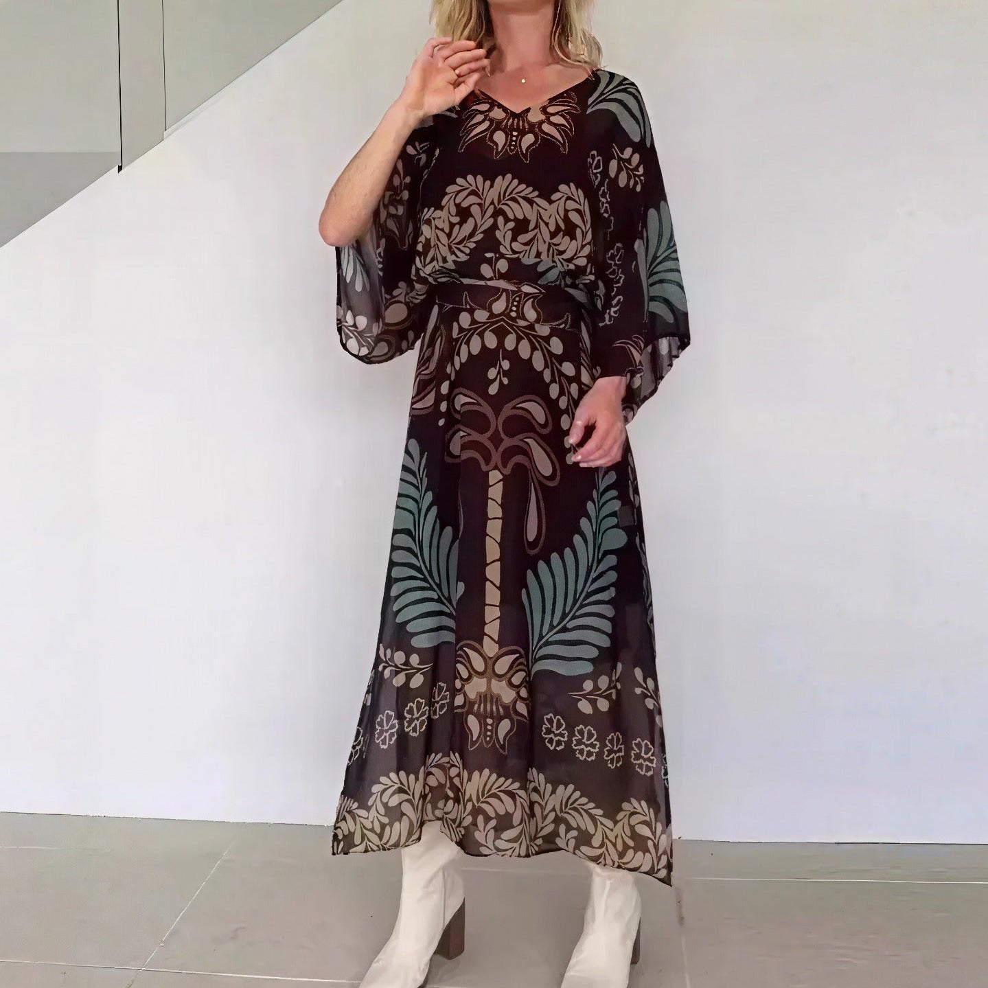 Vestido Orlena™ com Estampa Artística e Cintura com Faixa Ajustável
