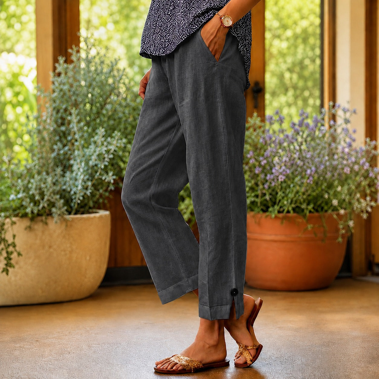 Calça Sylvie™ em Linho de Algodão com Fenda Lateral na Barra