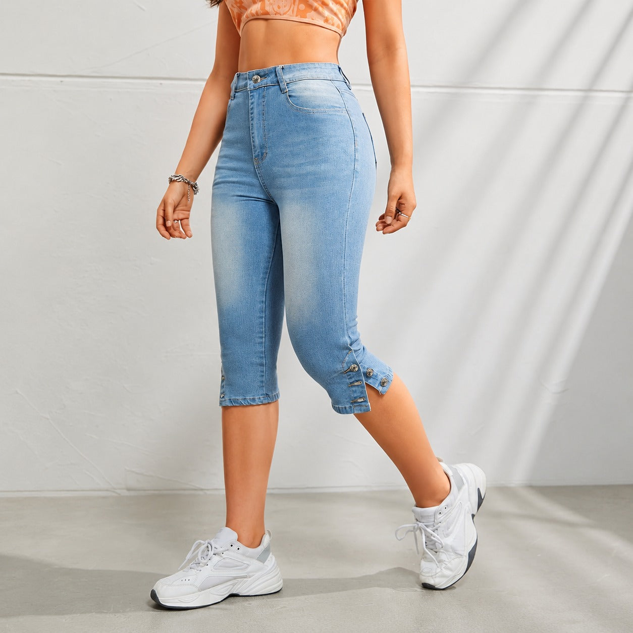 Calça Capri Marena™ com Cintura Alta, Barra Lateral com Botões Ajustáveis e Elasticidade Absoluta