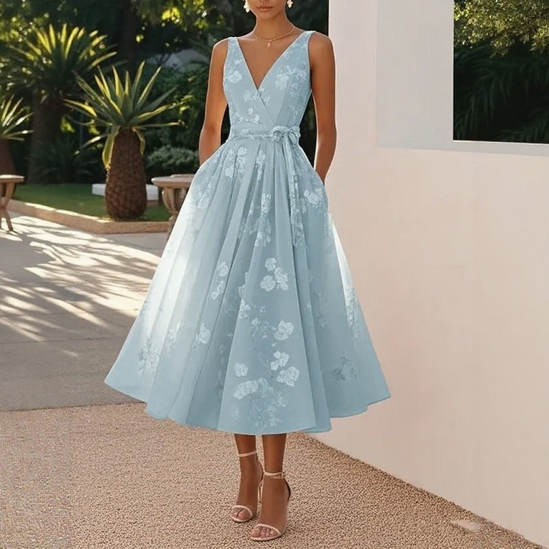 Vestido Lavienne™ com Estampa Floral Charmosa e Cintura Marcada com Laço / Detalhes Românticos Que Elevam A Produção