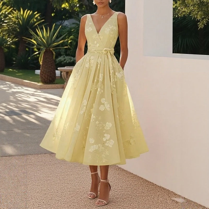 Vestido Lavienne™ com Estampa Floral Charmosa e Cintura Marcada com Laço / Detalhes Românticos Que Elevam A Produção