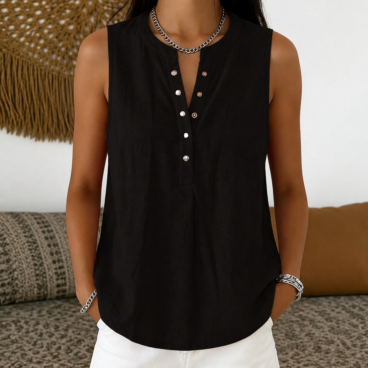 Blusa Larissa™ com Gola Redonda, Abotoamento Frontal e Modelagem Sem Mangas / Versátil Para Diferentes Looks
