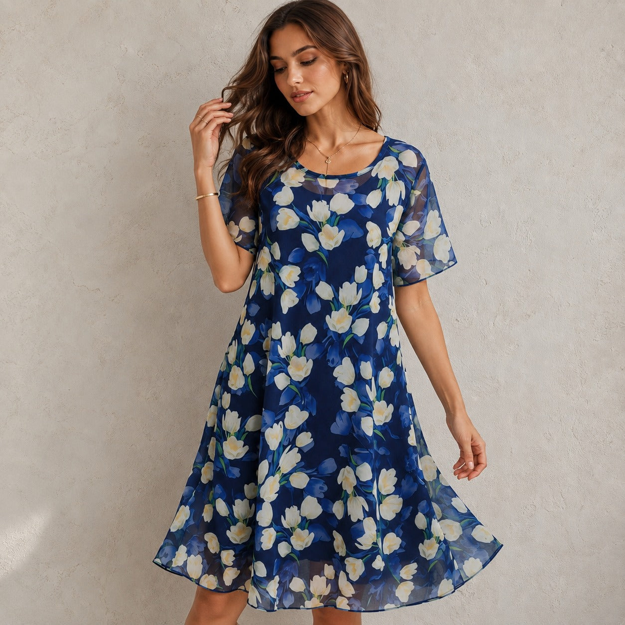 Vestido Thainara™ com Estampa Floral e Decote Redondo / Feminilidade Sem Esforço
