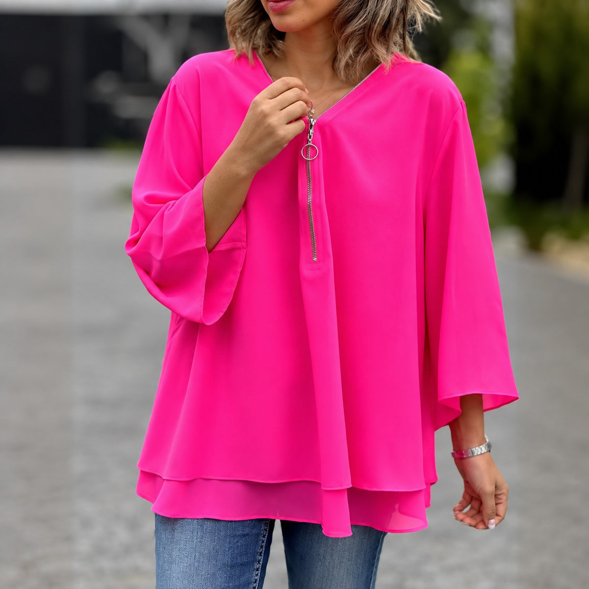 Blusa Odete™ com Zíper Frontal, Modelagem Ampla e Barra em Camadas