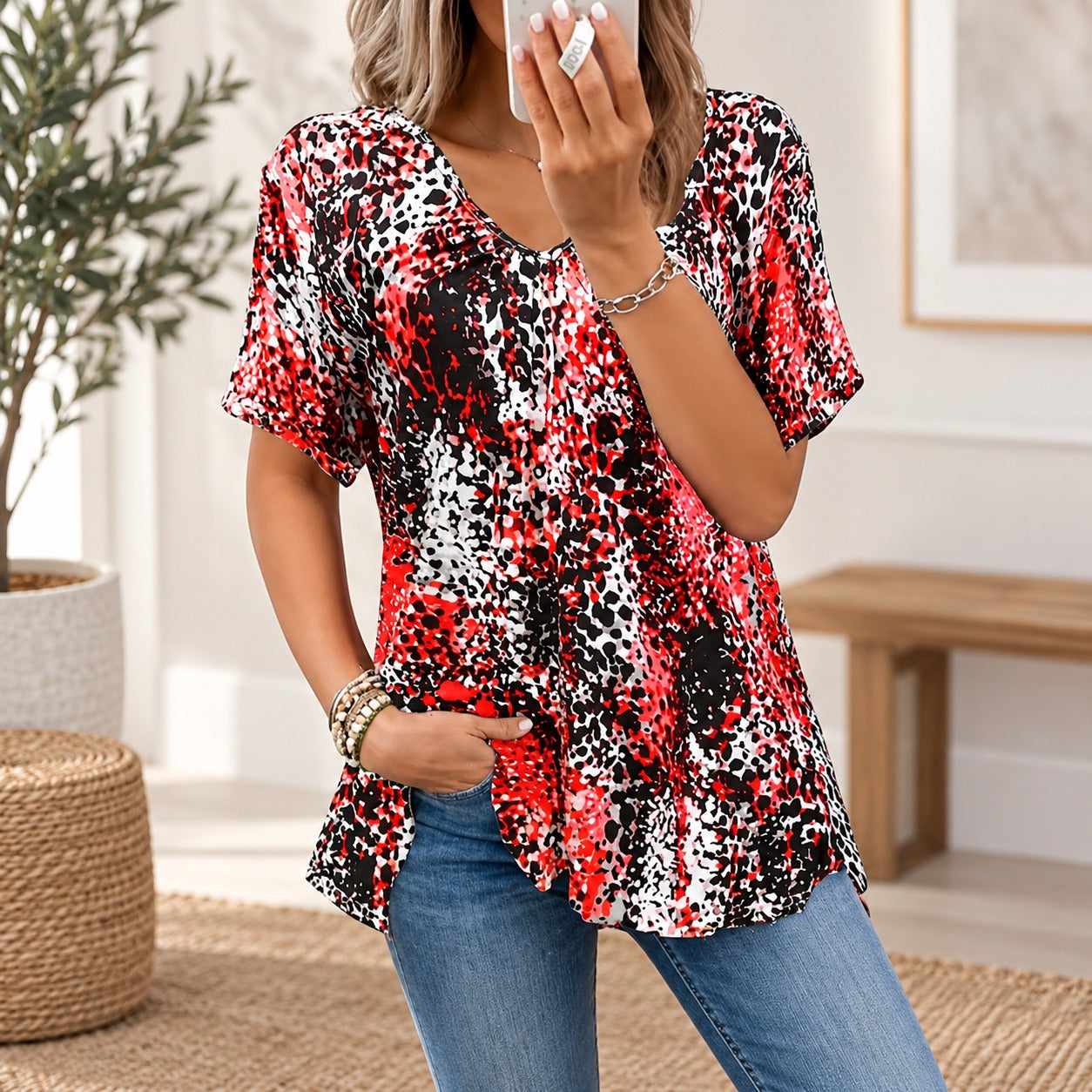 Blusa Seralia™ com Estampa Animal Print, Decote V e Manga Curta