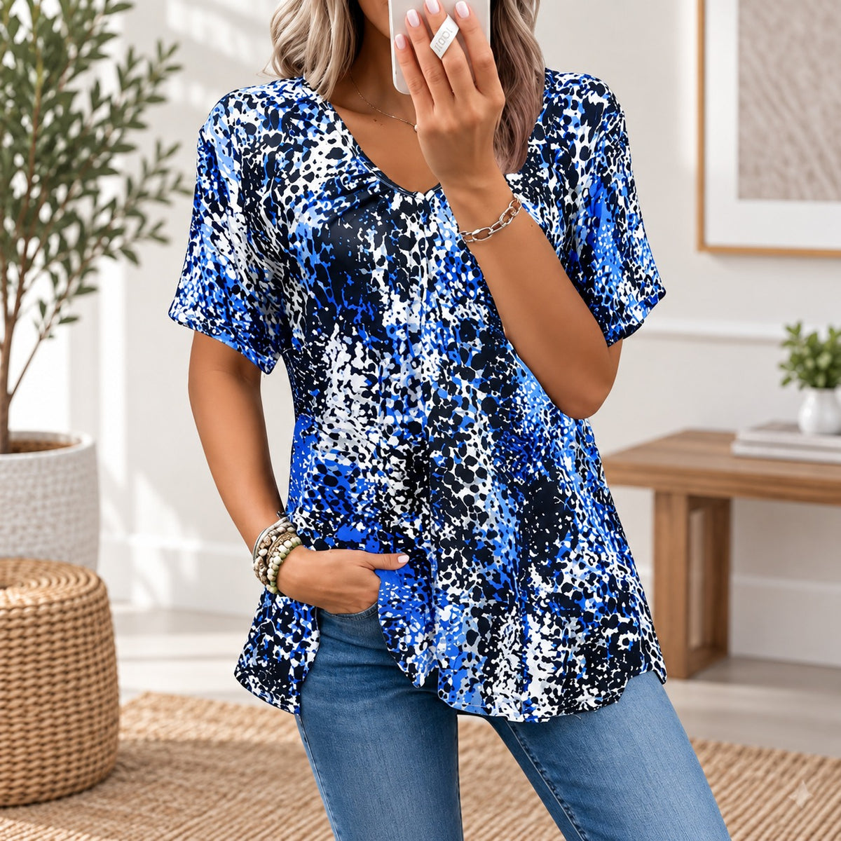 Blusa Seralia™ com Estampa Animal Print, Decote V e Manga Curta