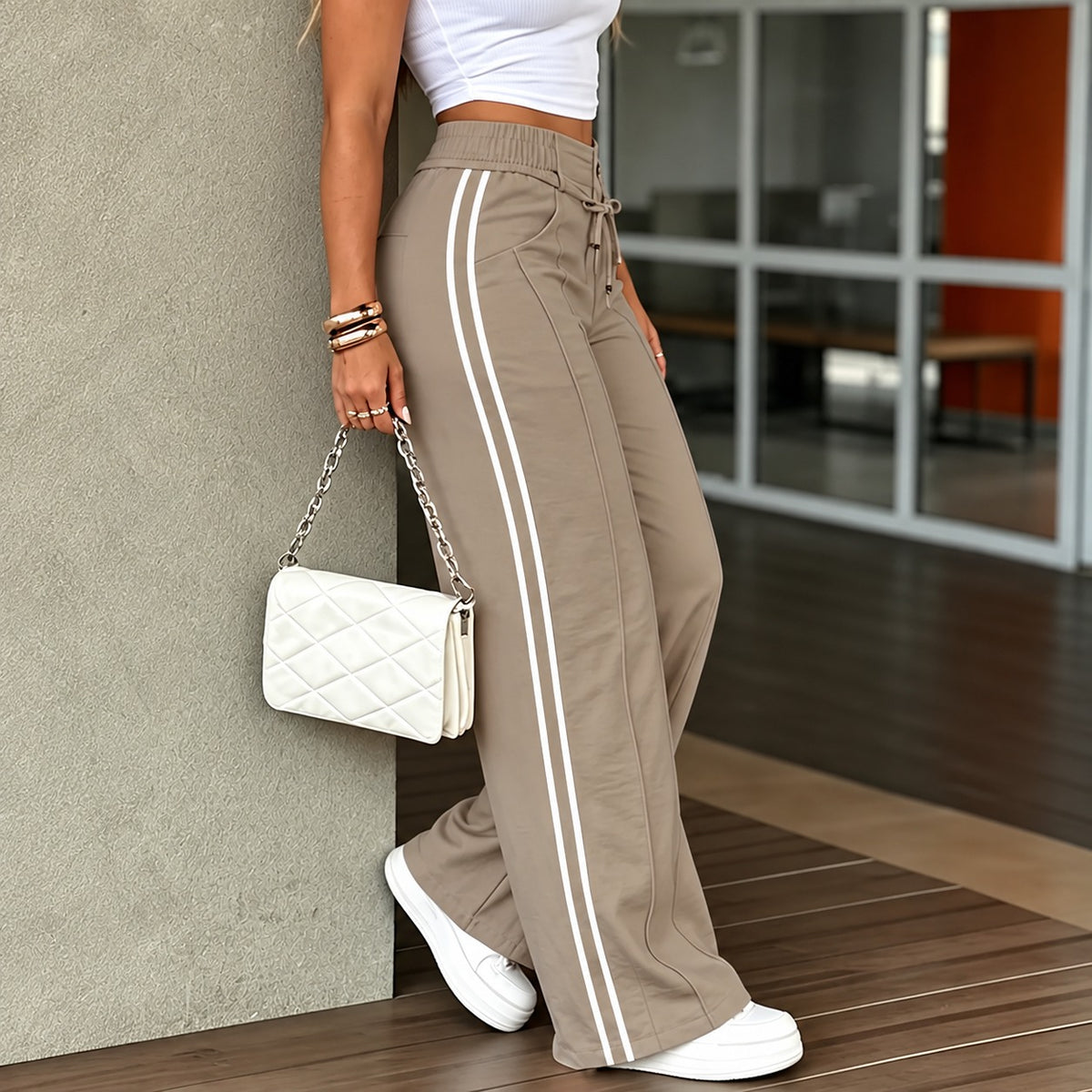 Calça Livana™ com Cós Alto Ajustável, Faixas Laterais e Modelagem Pantalona