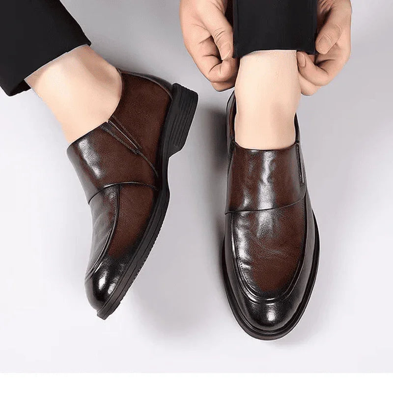 Sapato Montelli™ com Acabamento de Alto Nível e Solado Antiderrapante / Para Homens que Sabem Onde Querem Chegar!