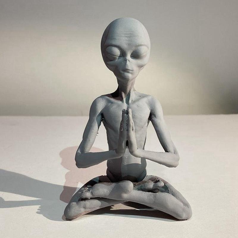 Escultura em Resina Alienígena Meditando - ET Bilu - ModernLar